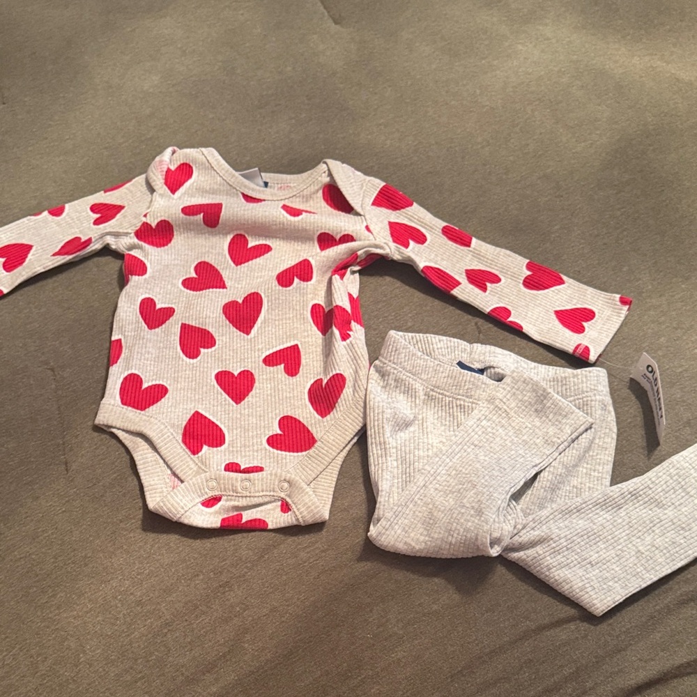 Old navy red heart matching set 3-6 month new with tags